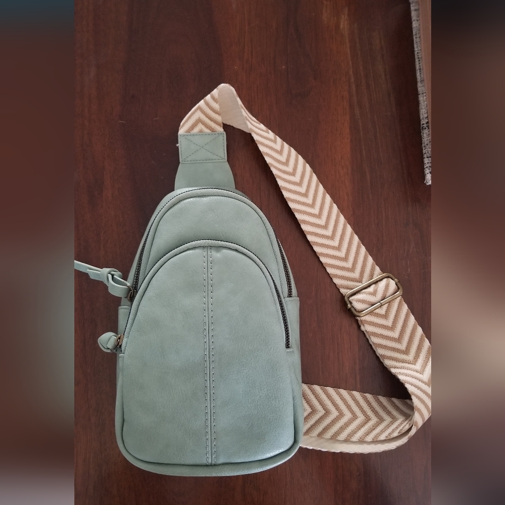 Sonoma Goods For Life Sling Bag Purse Mint Green GUC.